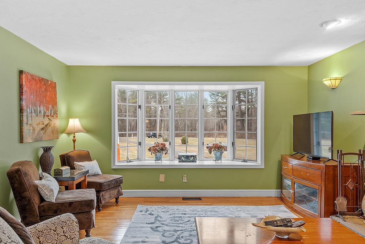 27 East Nashua Road Windham, NH 03087 - Photo 14 of 38