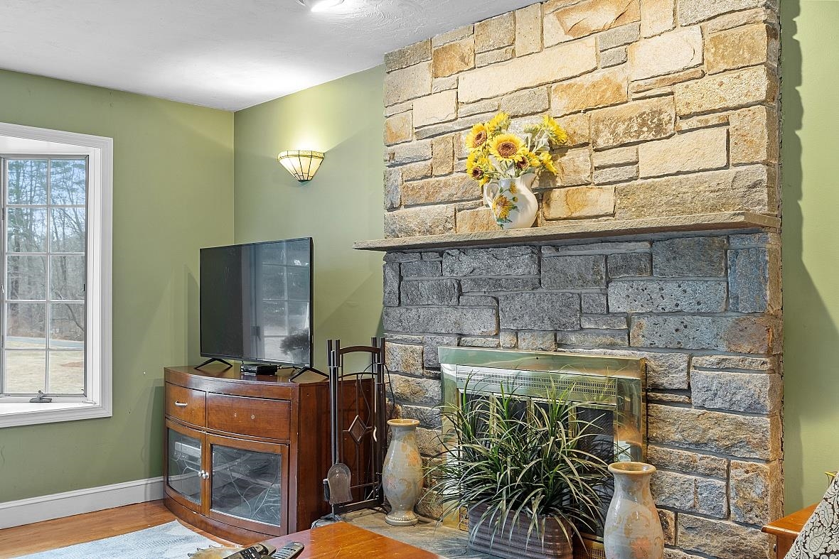 27 East Nashua Road Windham, NH 03087 - Photo 15 of 38