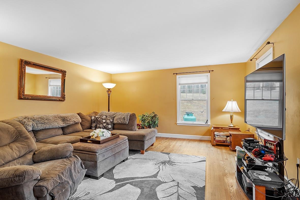 27 East Nashua Road Windham, NH 03087 - Photo 6 of 38