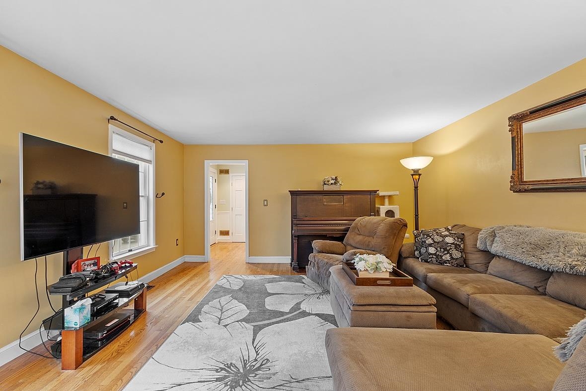 27 East Nashua Road Windham, NH 03087 - Photo 7 of 38