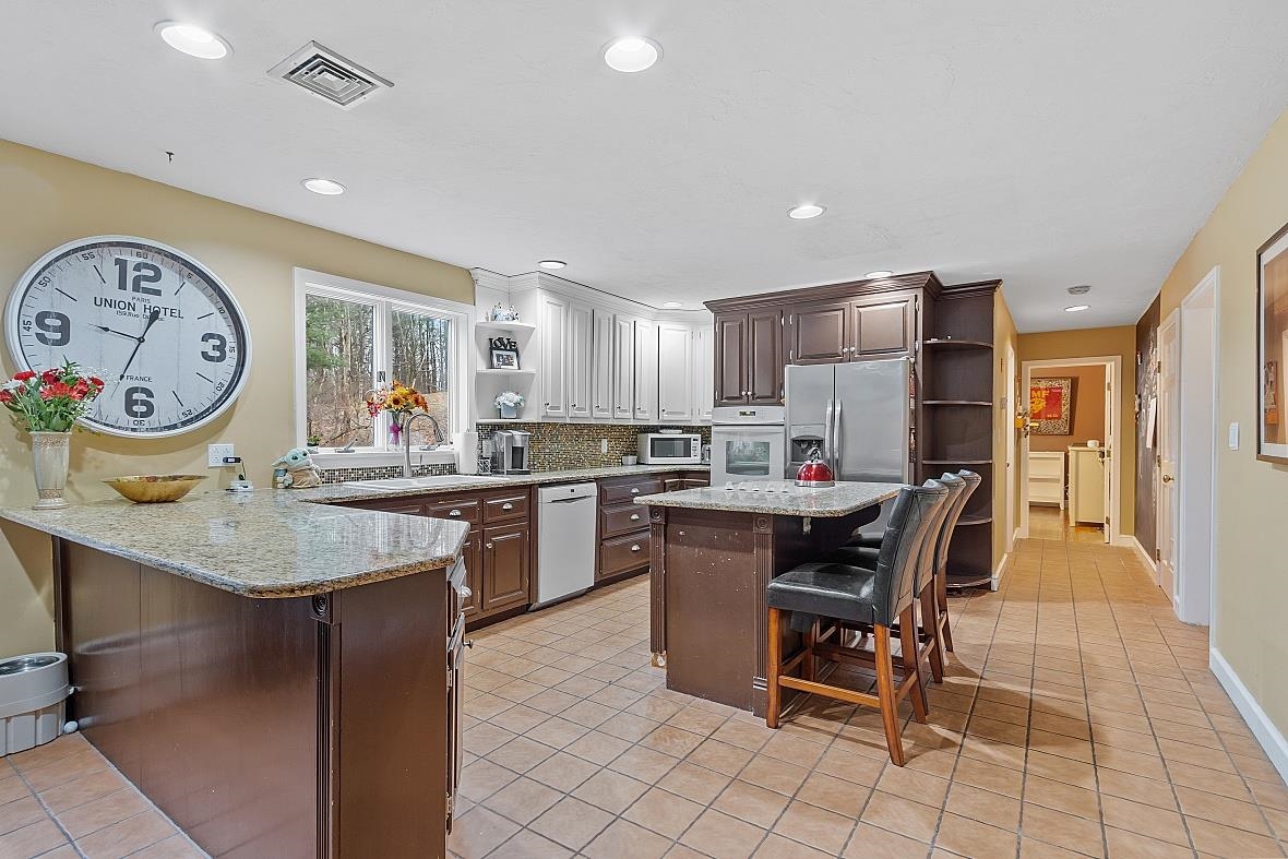 27 East Nashua Road Windham, NH 03087 - Photo 9 of 38