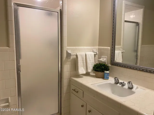 $2,000 | 130 South Southlawn Drive, Lafayette, LA 70503