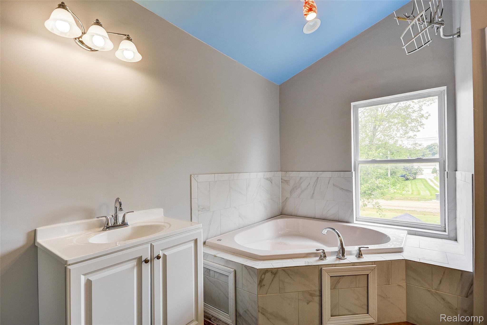 8110 Linden Road Fenton, MI 48430 - Photo 11 of 58 Linden (15).jpg
