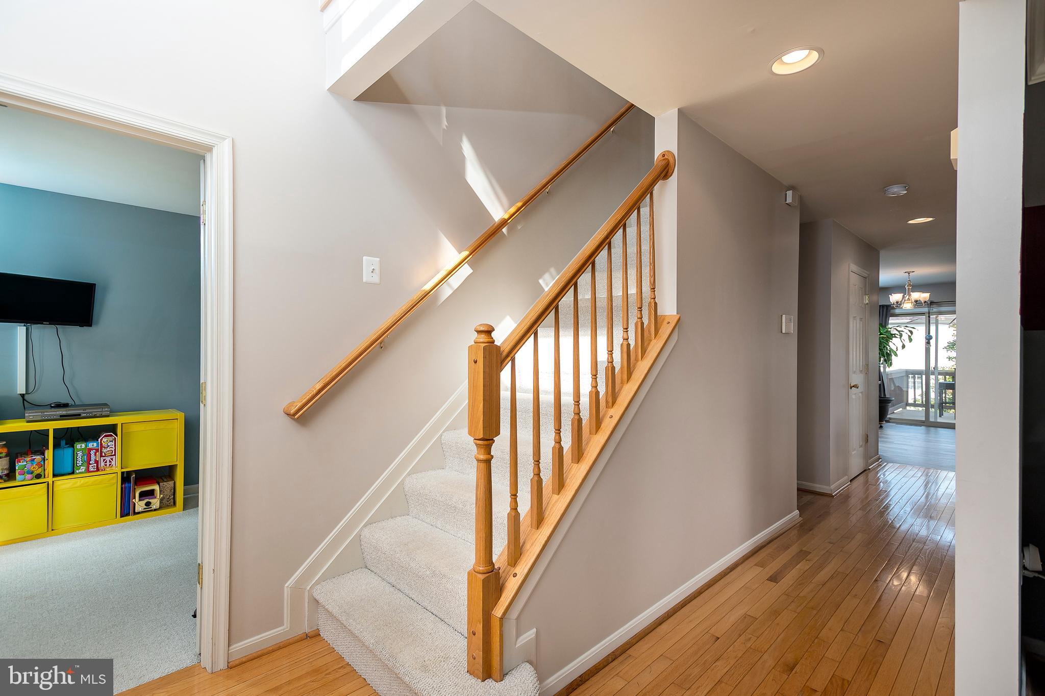 106 Queensberry Road Baltimore, MD 21237 - Photo 6 of 43 Foyer View