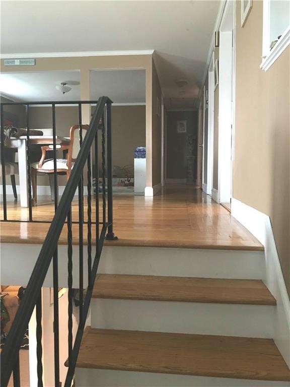 135 Reservoir Road Middletown, RI 02842 - Photo 2 of 16 Entry to main level