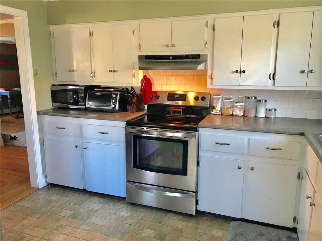 135 Reservoir Road Middletown, RI 02842 - Photo 9 of 16 Kitchen
