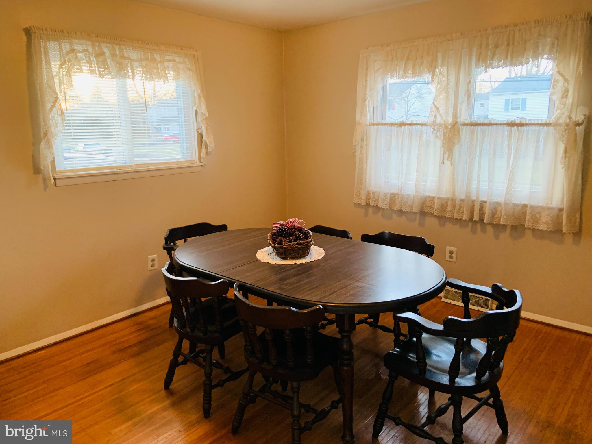 839 Phillips Road Warminster, PA 18974 - Photo 11 of 35 Sunny Dining Room