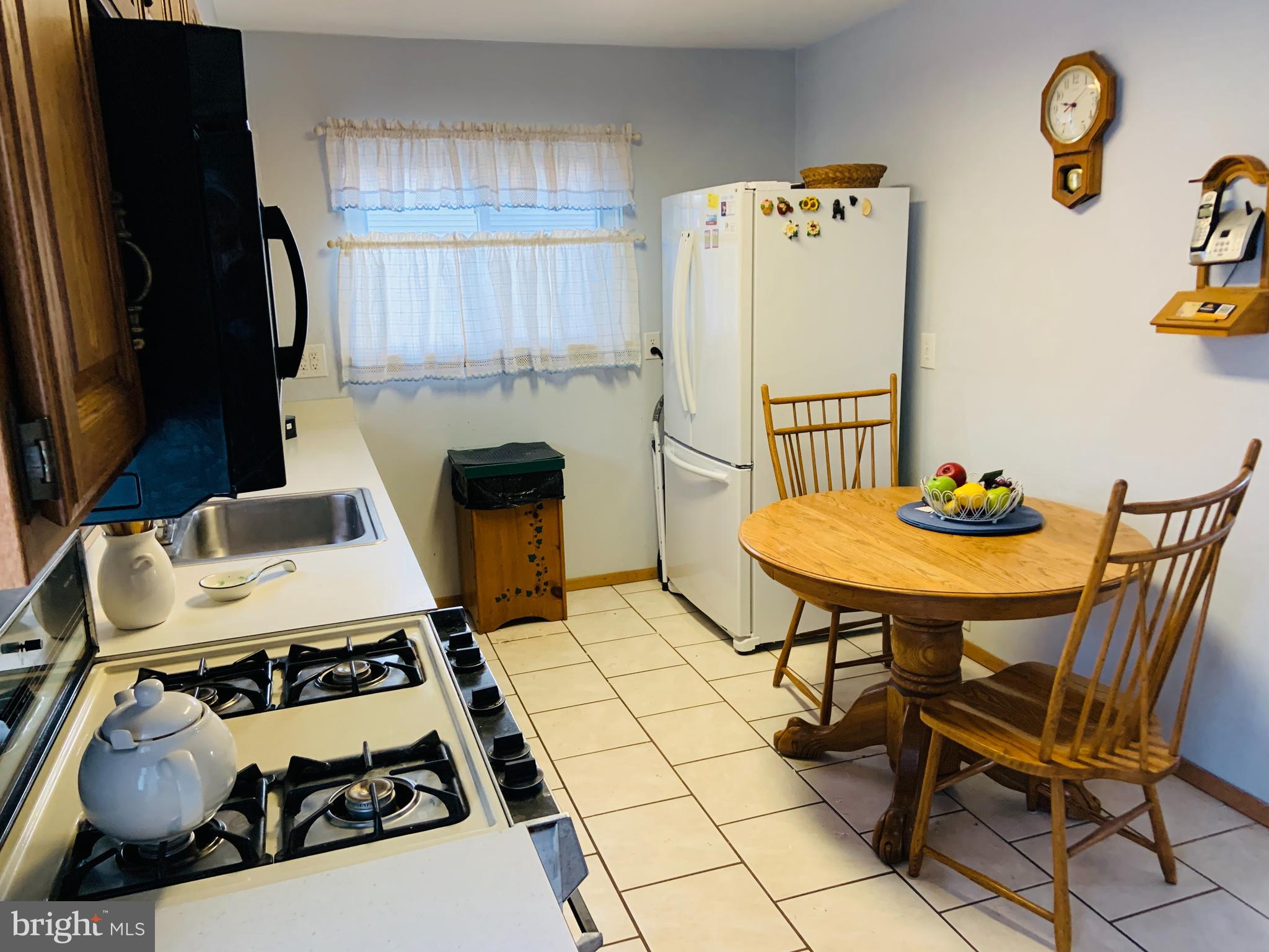 839 Phillips Road Warminster, PA 18974 - Photo 8 of 35 Cozy Eating Area