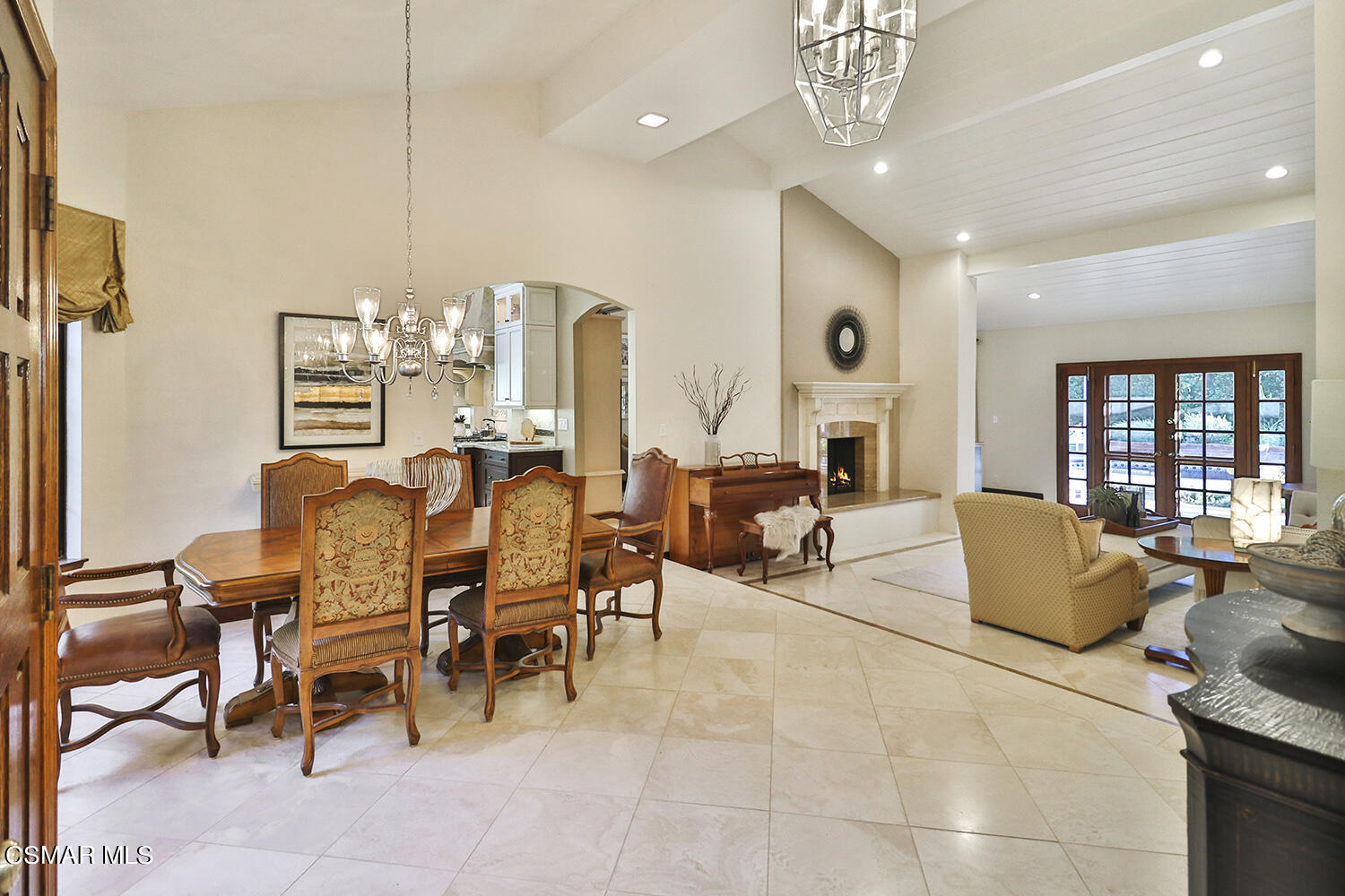 11842 Pradera Road Camarillo, CA 93012 - Photo 9 of 62 bEntry Dining and Living2