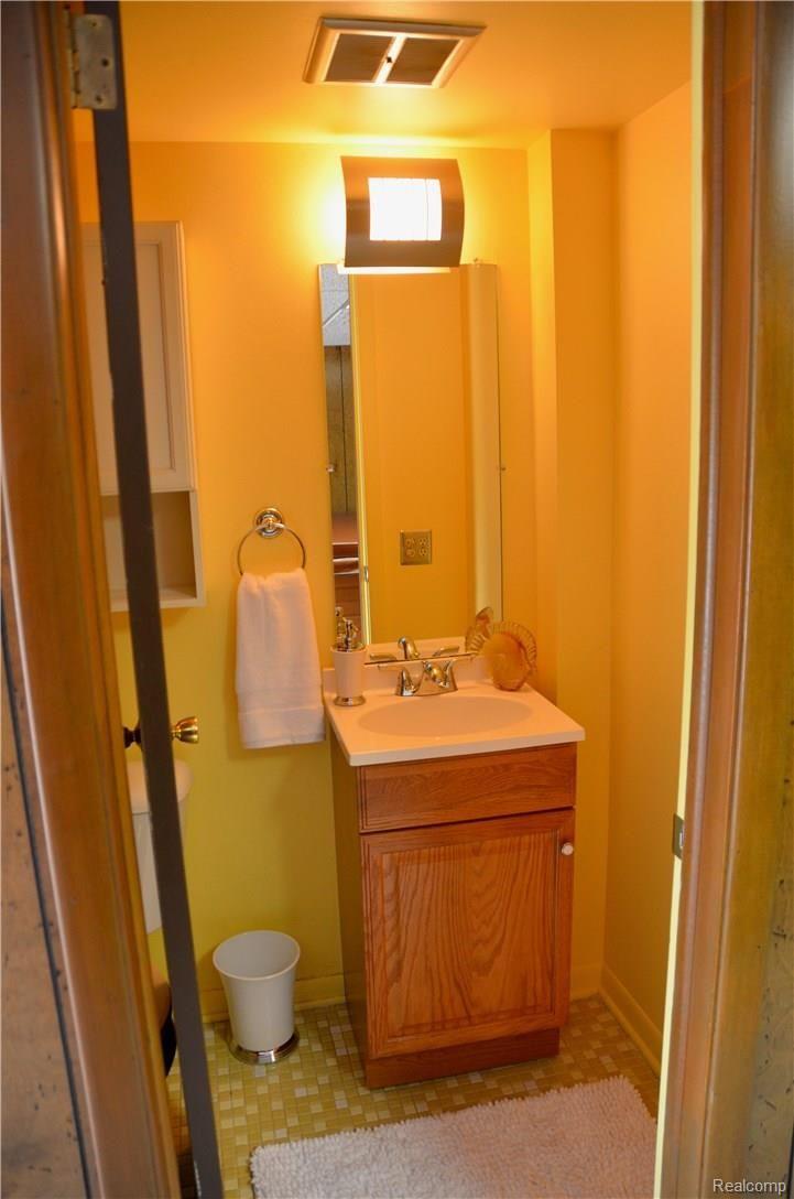 6681 Andersonville Road, Unit 28 Clarkston, MI 48346 - Photo 19 of 22 Lower Level 1/2 Bath, Great for coming in off water