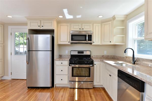 194 Levin Road Rockland, MA 02370 - Photo 3 of 20 Gallery Image 3