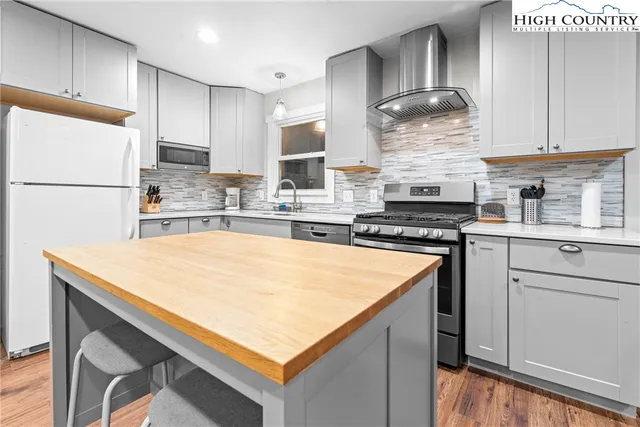 $674,900 | 398 Campbell Glen Lane, Fleetwood, NC 28626