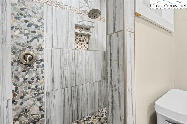 $674,900 | 398 Campbell Glen Lane, Fleetwood, NC 28626