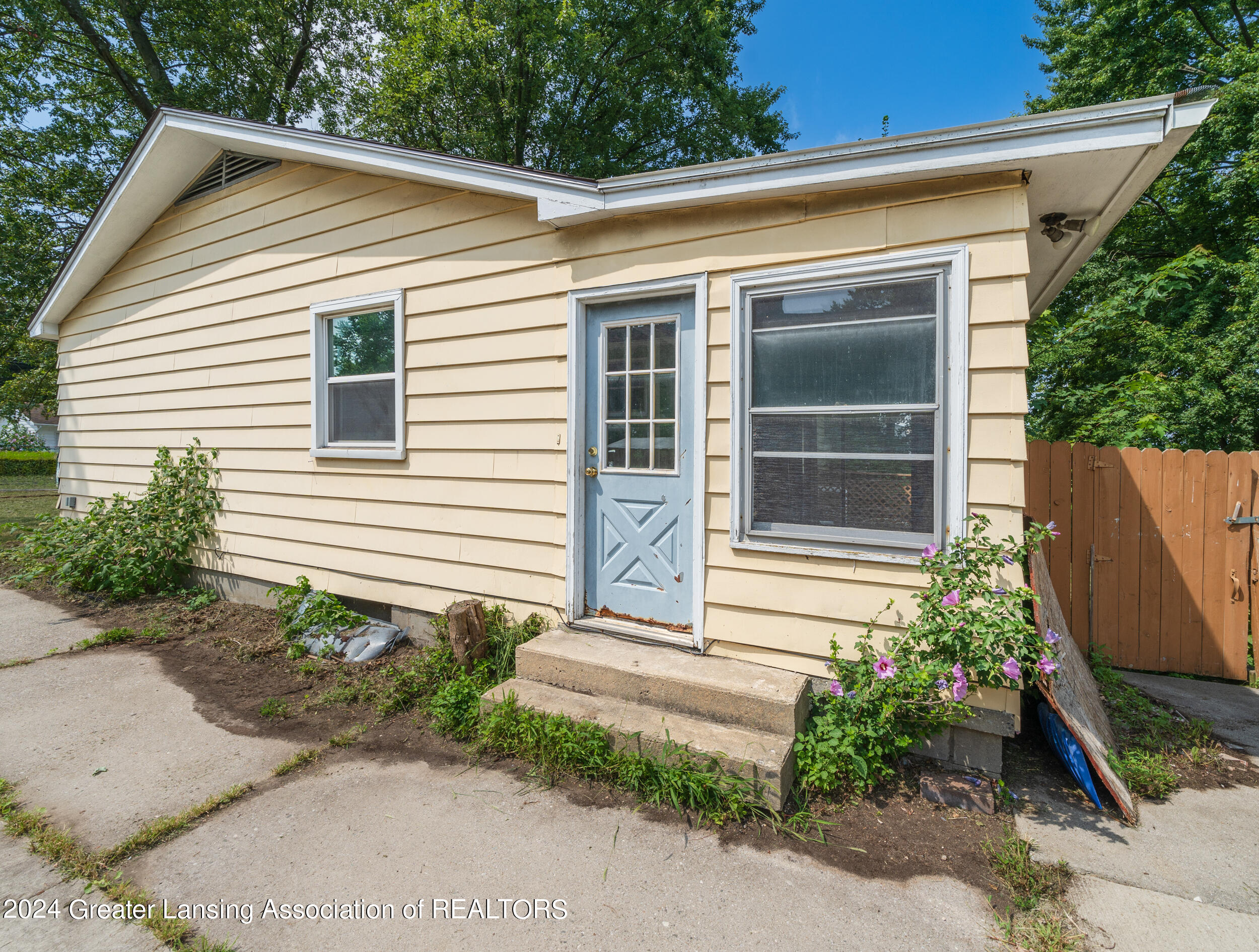 124 West Cavanaugh Road Lansing, MI 48910 - Photo 17 of 21 Side Door