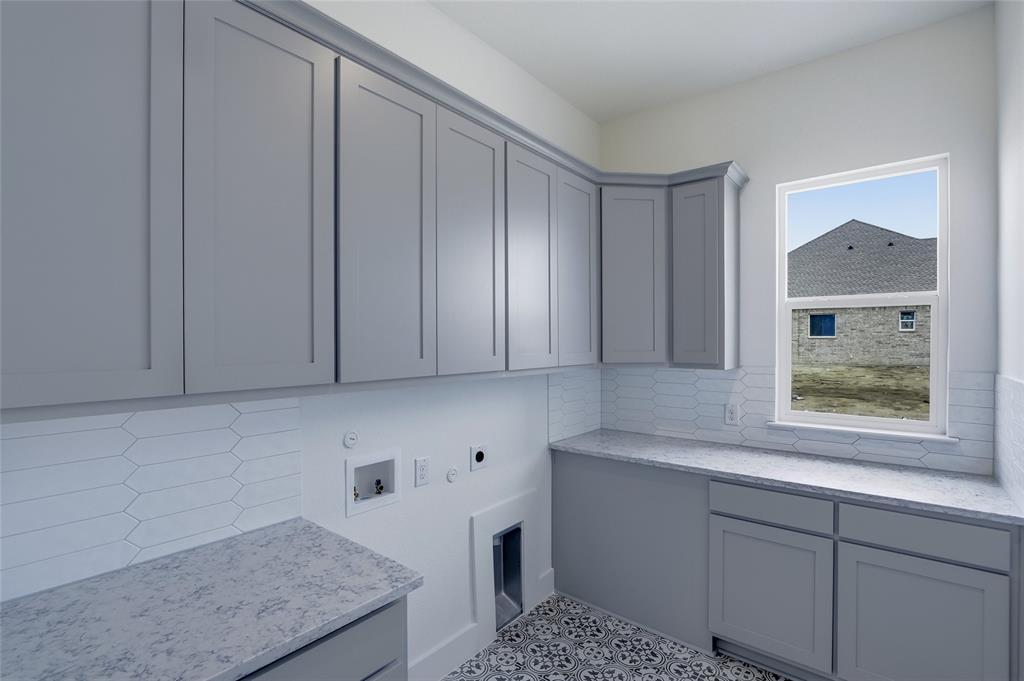 808 Vly Rdg Road Van Alstyne, TX 75495 - Photo 18 of 39 Laundry area with hookup for a washing machine, electric dryer hookup, hookup for a gas dryer, and cabinet space