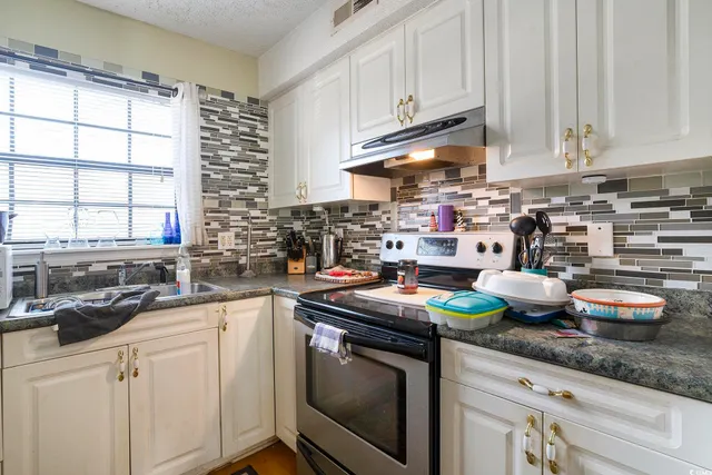 $179,900 | 601 38th Avenue North, Unit E1, Myrtle Beach, SC 29577