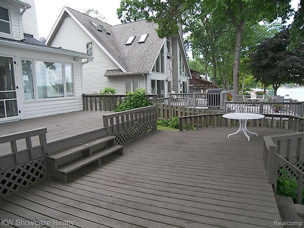 6800 Hatchery Road Waterford, MI 48327 - Photo 12 of 39 000_0676.jpg