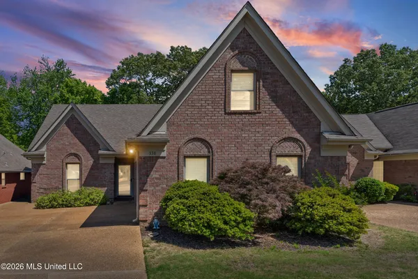 $359,900 | 538 Fairway Oaks Drive, Hernando, MS 38632