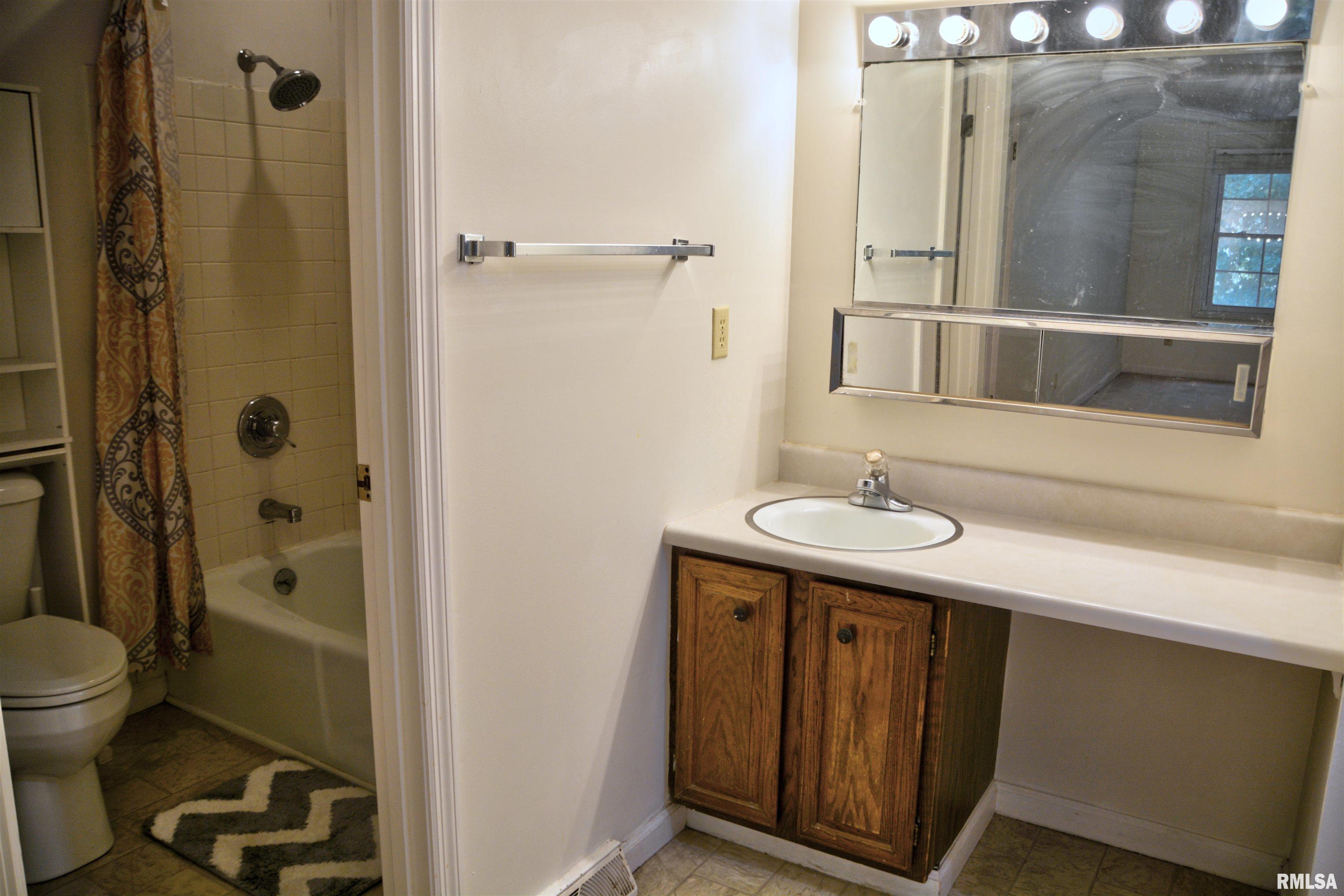 260 Jamestown Road Macomb, IL 61455 - Photo 13 of 18