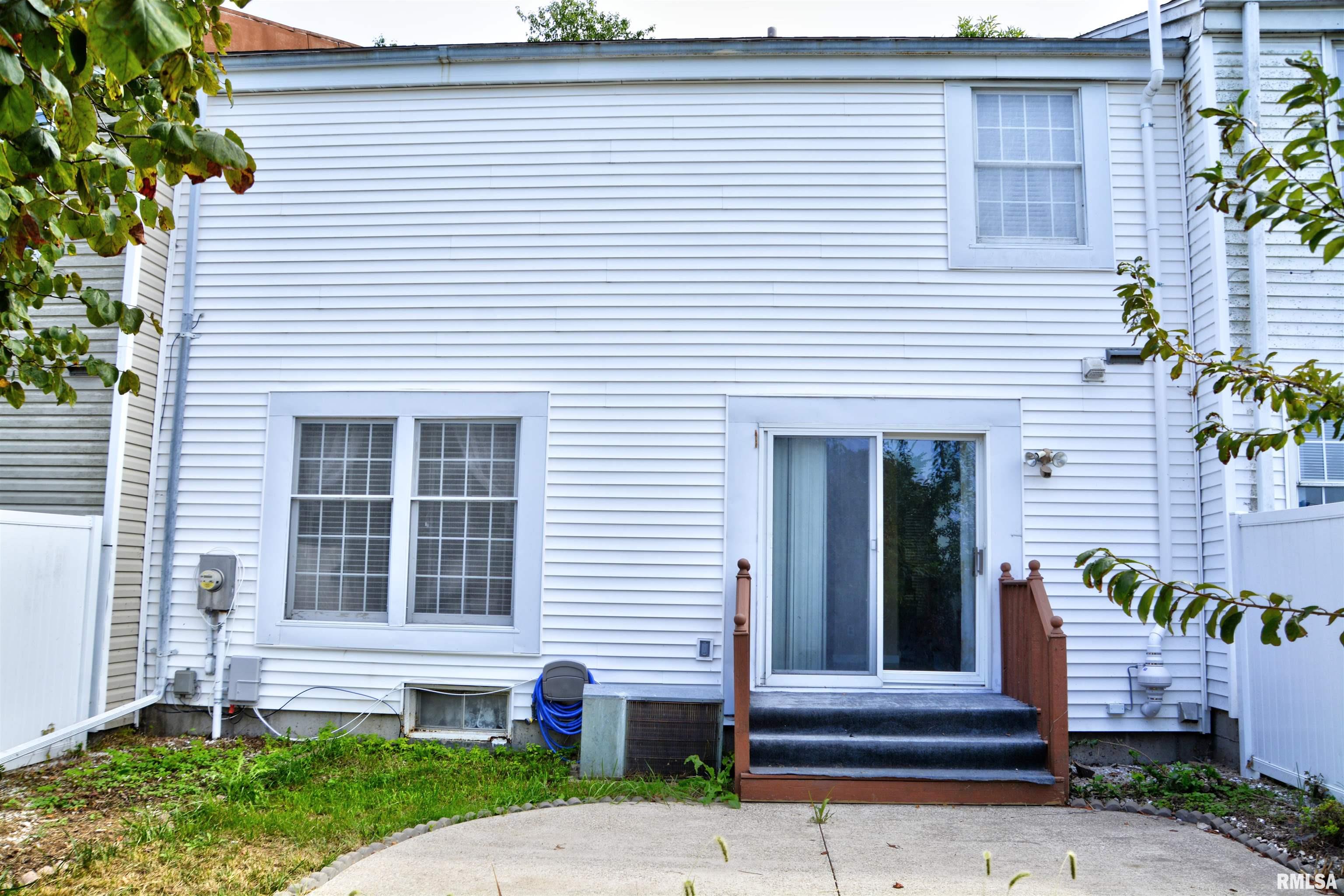 260 Jamestown Road Macomb, IL 61455 - Photo 2 of 18