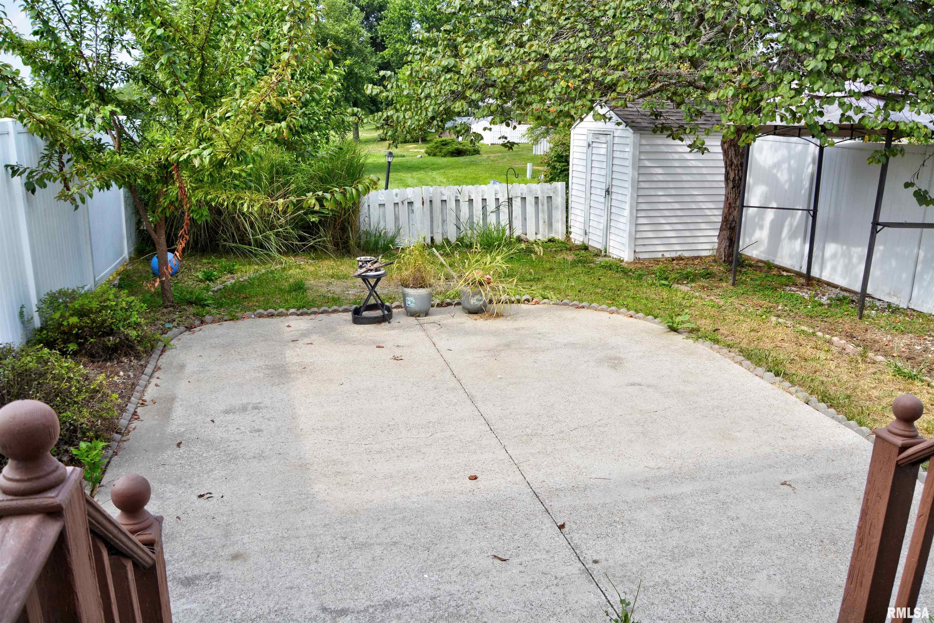 260 Jamestown Road Macomb, IL 61455 - Photo 3 of 18