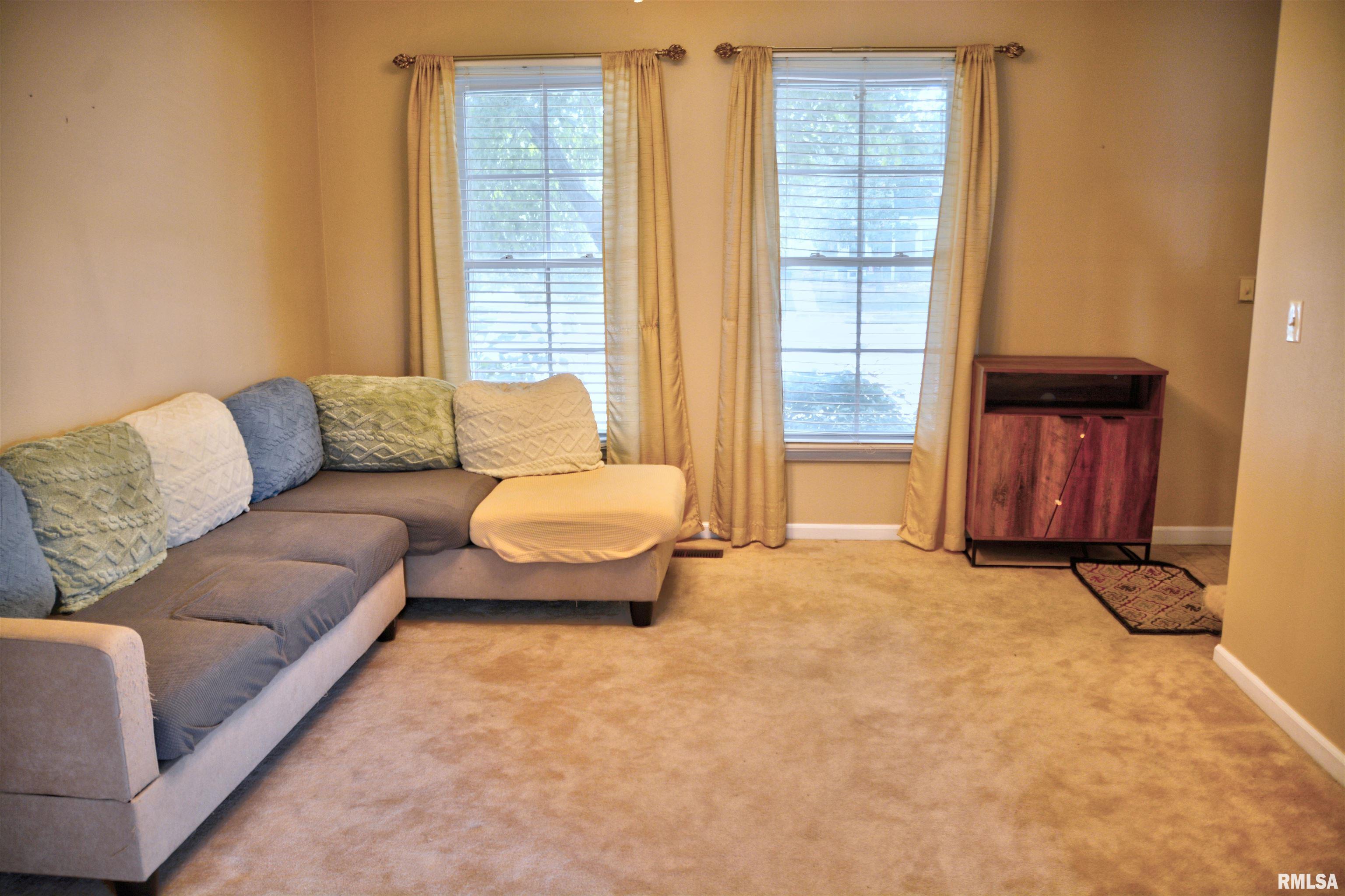 260 Jamestown Road Macomb, IL 61455 - Photo 4 of 18