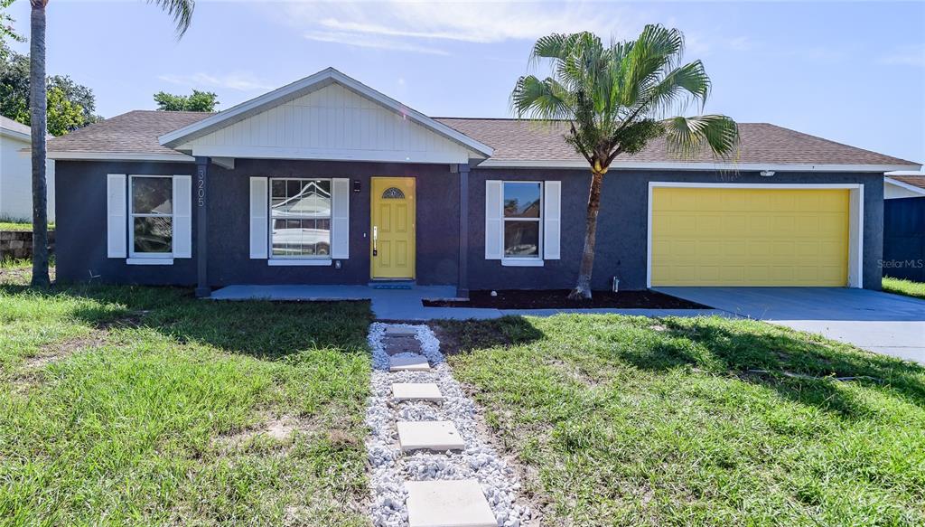 3205 Hammersmith Road Orlando, FL 32818 - Photo 1 of 1 a front view of a house with garden