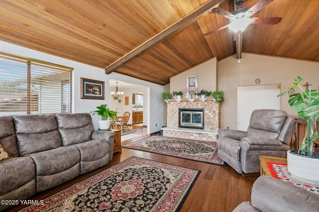 $475,000 | 1304 Cedar Lane, Selah, WA 98942