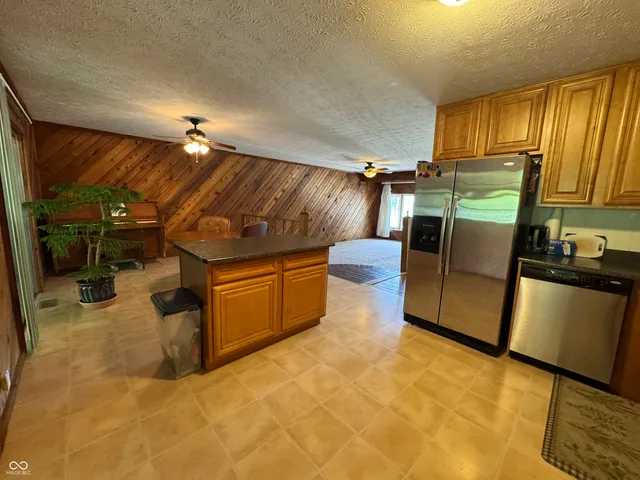 $250,000 | 825 Park View Drive, Rushville, IN 46173