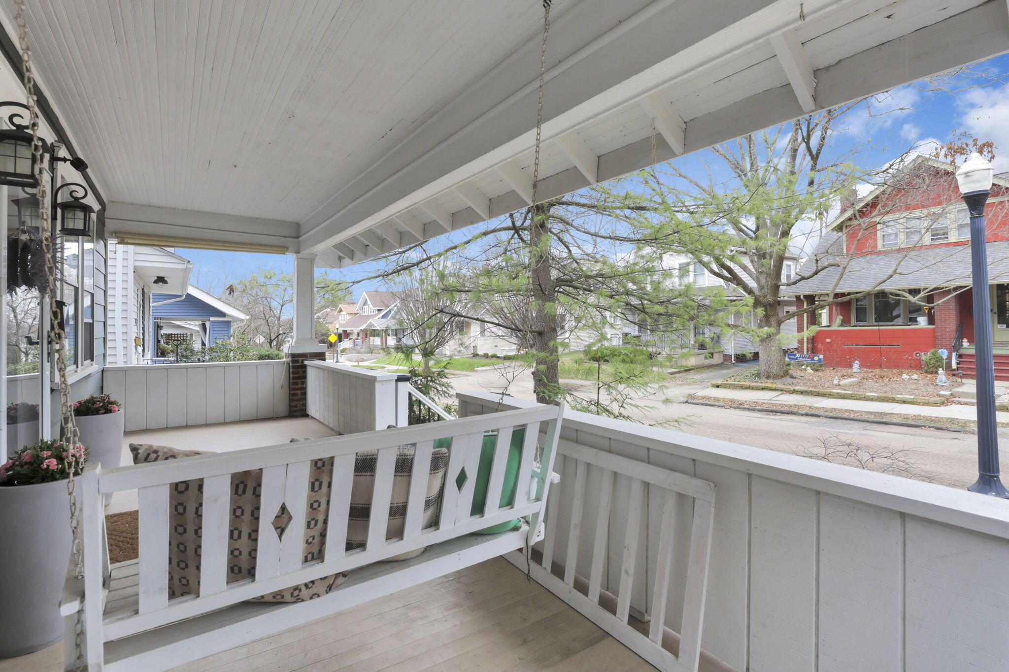 99 East Pacemont Road Columbus, OH 43202 - Photo 4 of 57 Front Porch views