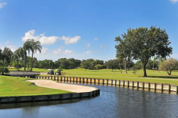 $2,950 | 6041 Clubside Drive, Unit 6041, Sarasota, FL 34243