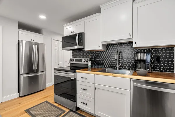 $159,500 | 555 Calef Road, Unit 4, Manchester, NH 03103