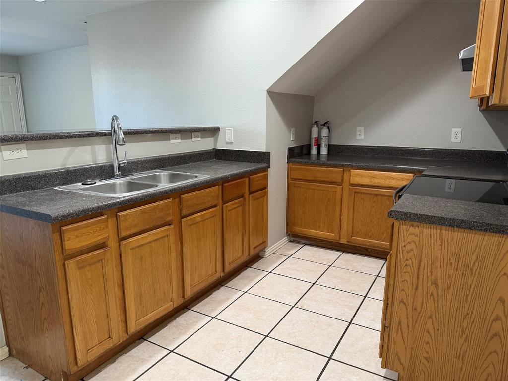 4029 Preferred Place Dallas, TX 75237 - Photo 10 of 29