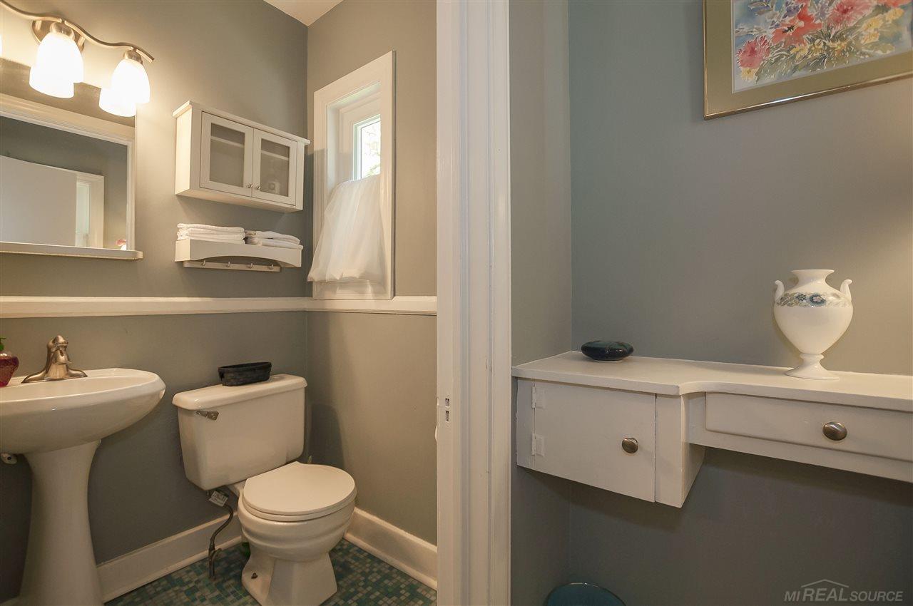 323 Moran Road Grosse Pointe Farms, MI 48236 - Photo 9 of 33