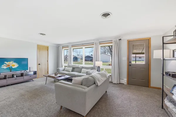 $325,000 | 115 South Walnut Street, Belle Plaine, MN 56011