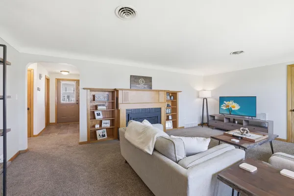 $325,000 | 115 South Walnut Street, Belle Plaine, MN 56011