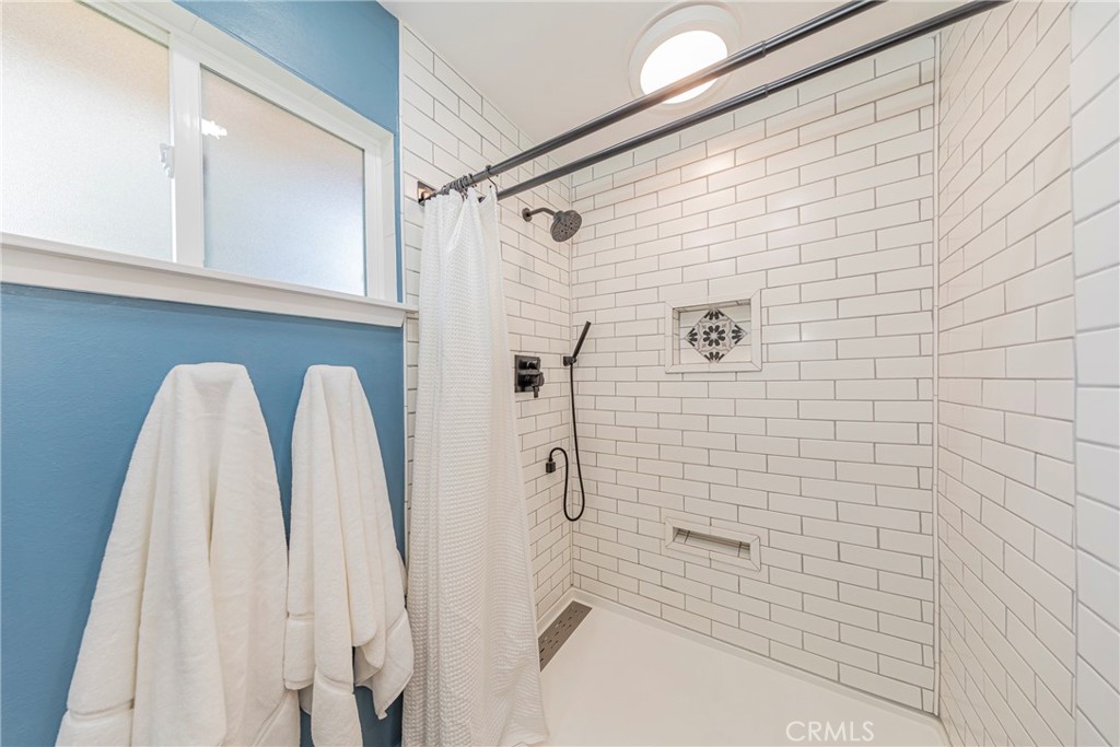 43629 Ranger Cir Drive Coarsegold, CA 93614 - Photo 17 of 54 a bathroom with a shower