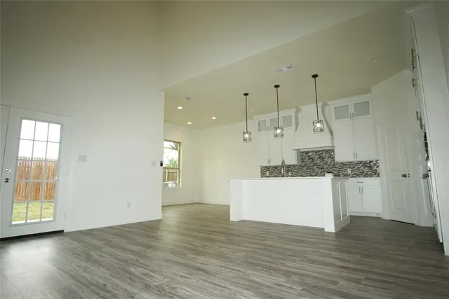 $3,000 | 1708 Prestwick Lane, Ennis, TX 75119