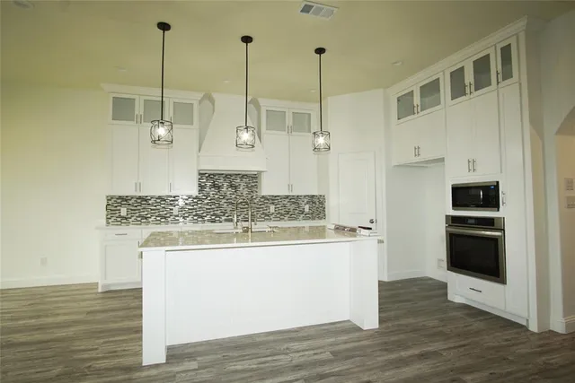 $3,000 | 1708 Prestwick Lane, Ennis, TX 75119