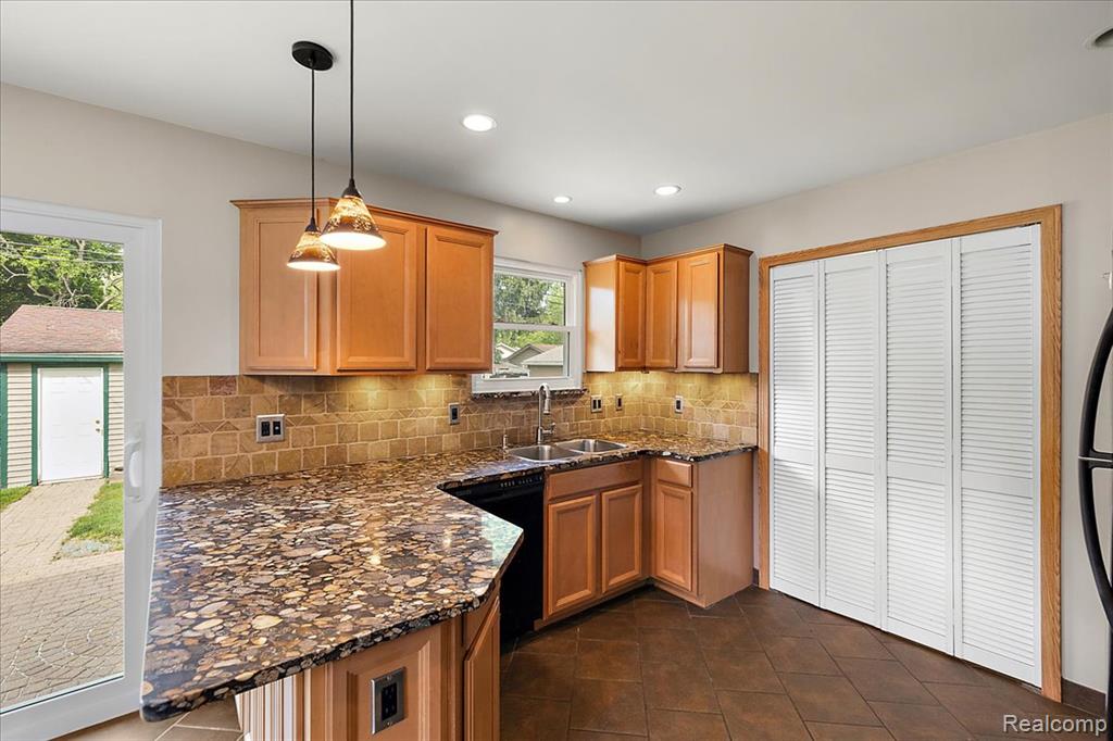 3500 Emmons Avenue Rochester Hills, MI 48307 - Photo 14 of 34