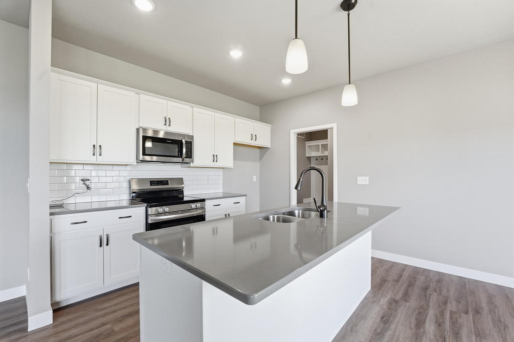 12429 South Redwood Street Lee's Summit, MO 64086 - Photo 3 of 23