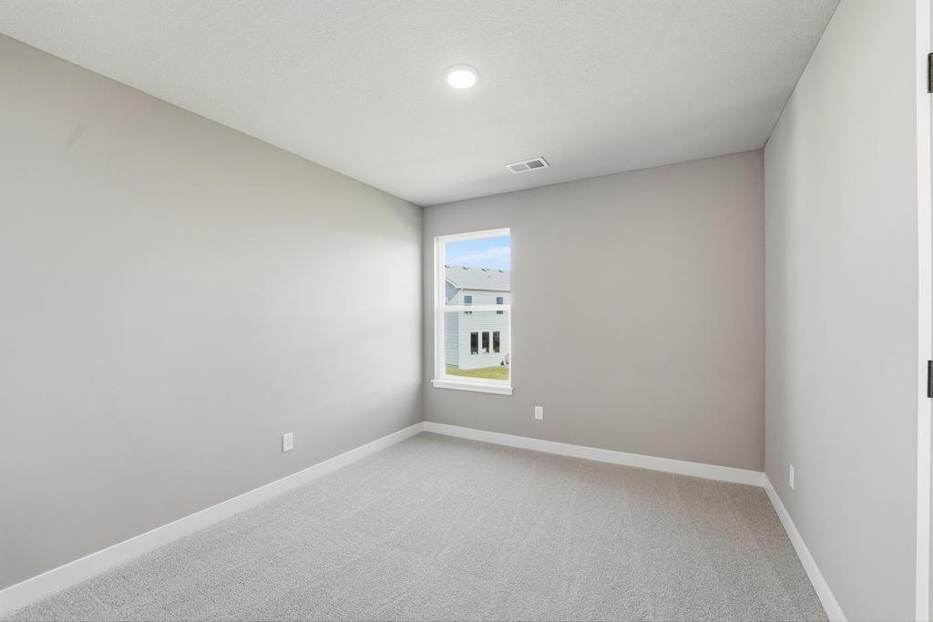 12429 South Redwood Street Lee's Summit, MO 64086 - Photo 9 of 23