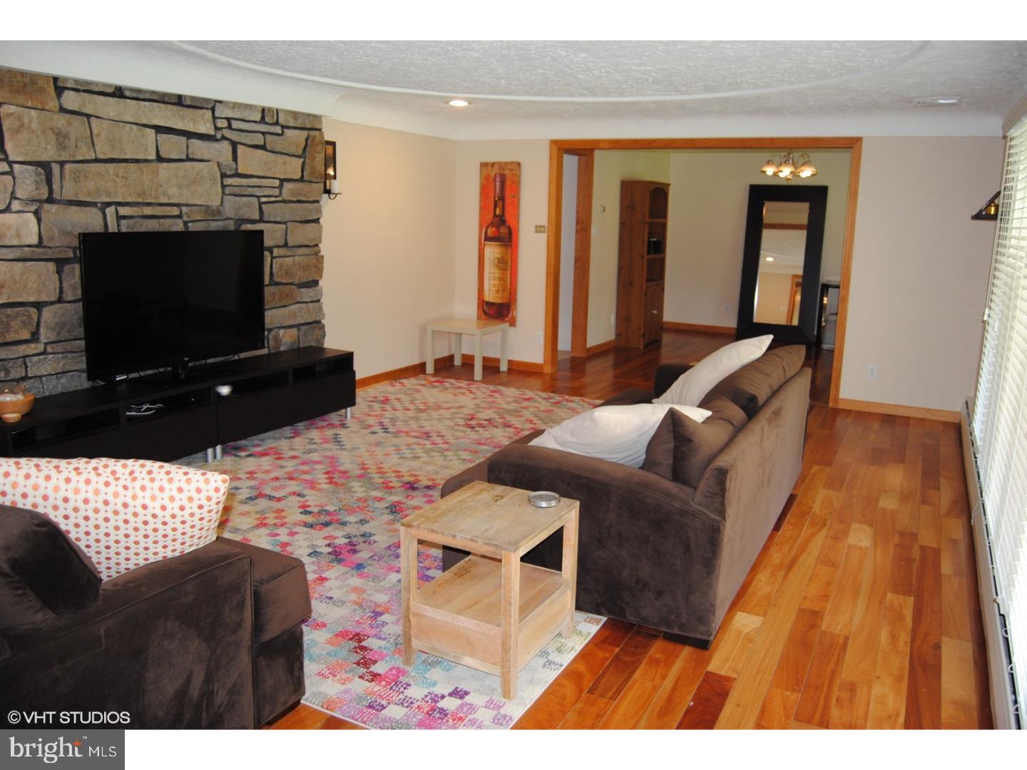 212 Ridge Avenue Newtown, PA 18940 - Photo 4 of 25 Living Room