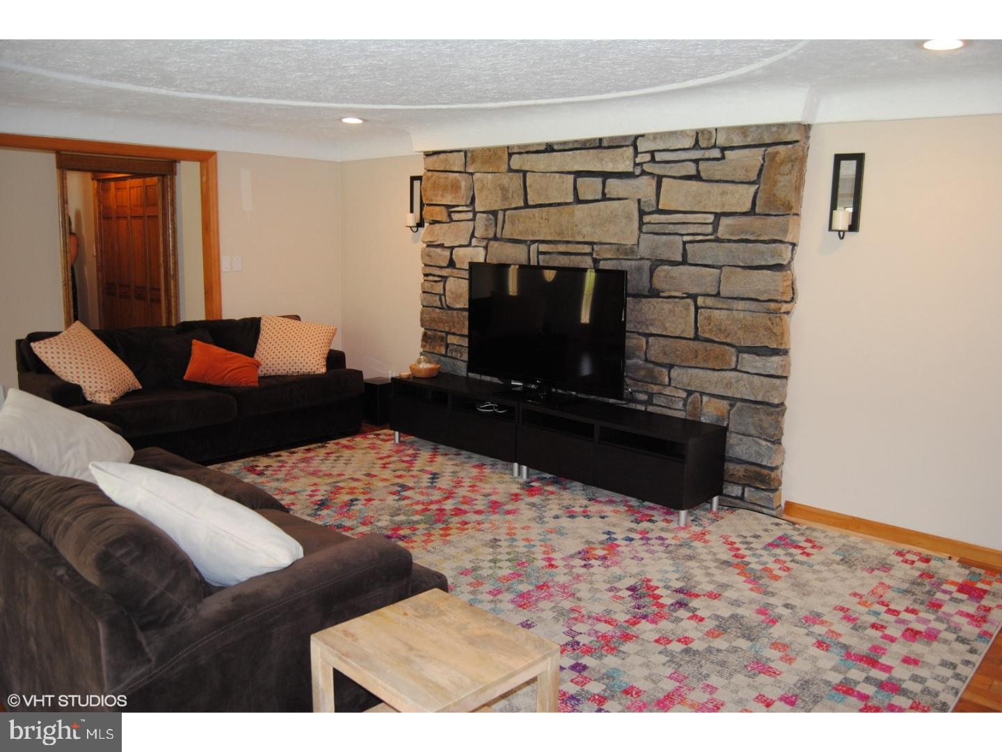 212 Ridge Avenue Newtown, PA 18940 - Photo 6 of 25 Living Room