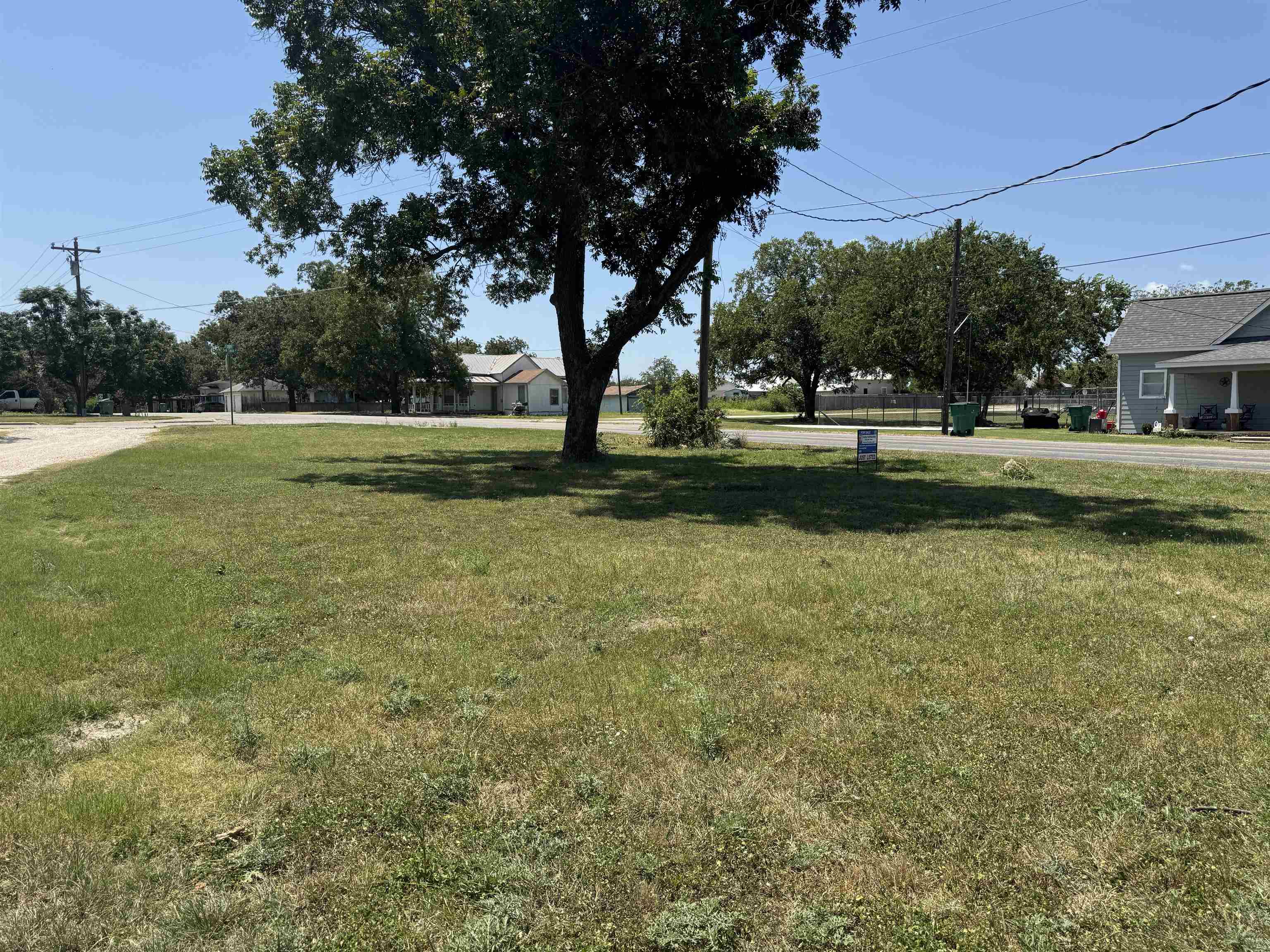 200 North 7th Street Lometa, TX 76853 - Photo 12 of 16 a view of backyard with green space