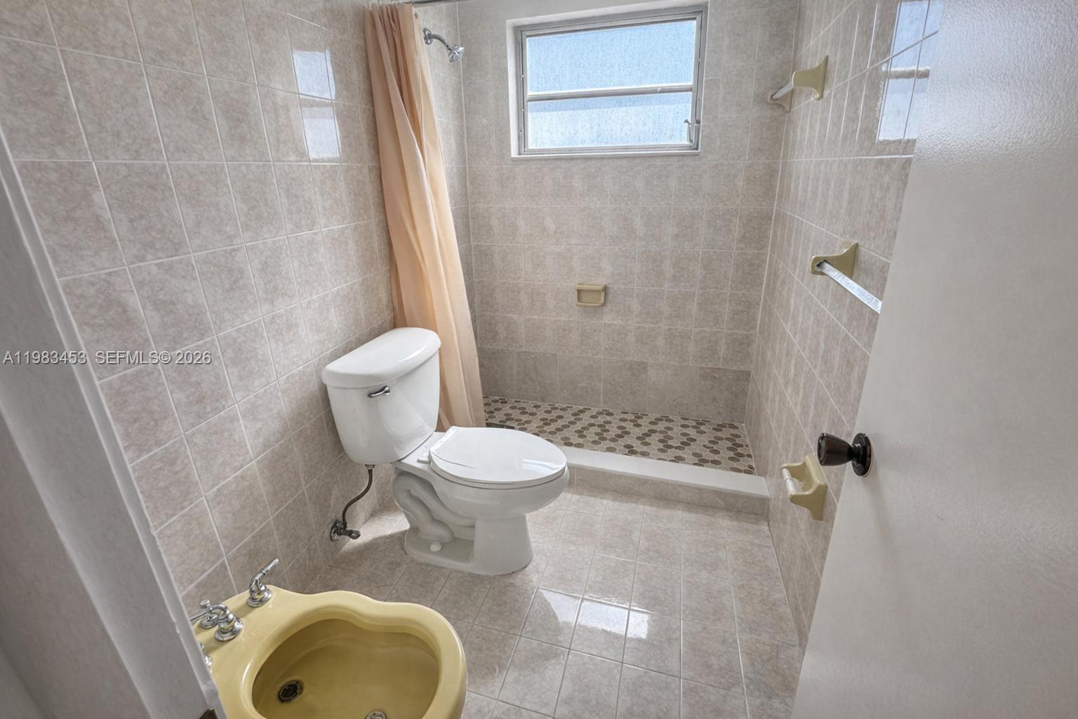 1630 West 46th Street, Unit 514B Hialeah, FL 33012 - Photo 11 of 22