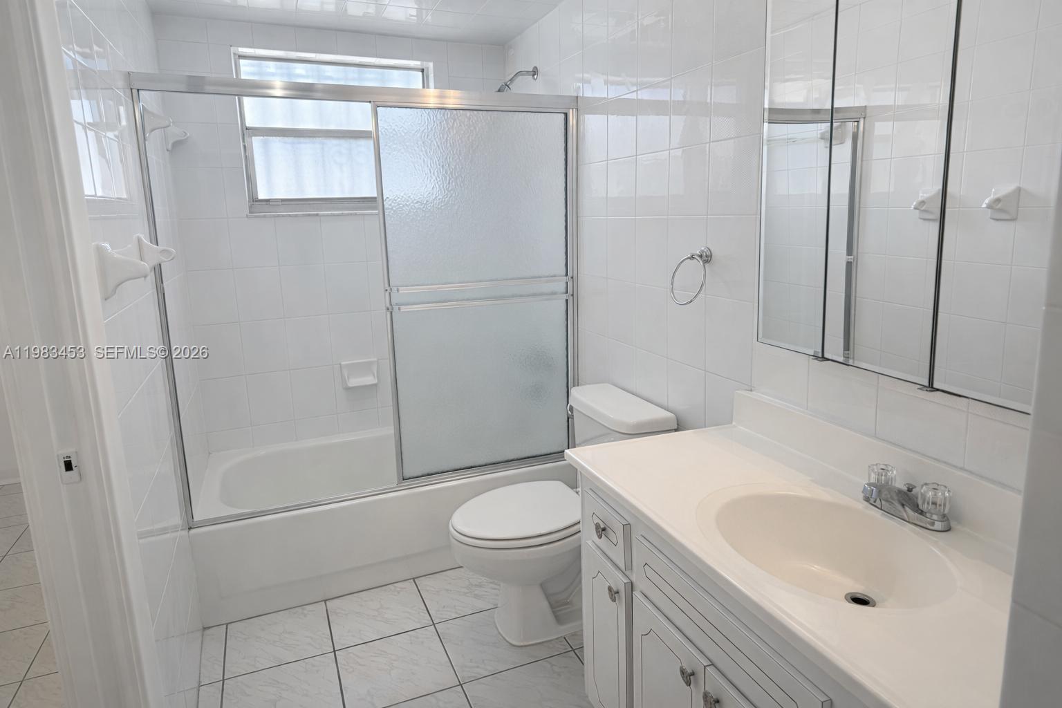 1630 West 46th Street, Unit 514B Hialeah, FL 33012 - Photo 12 of 22 Second bathroom
