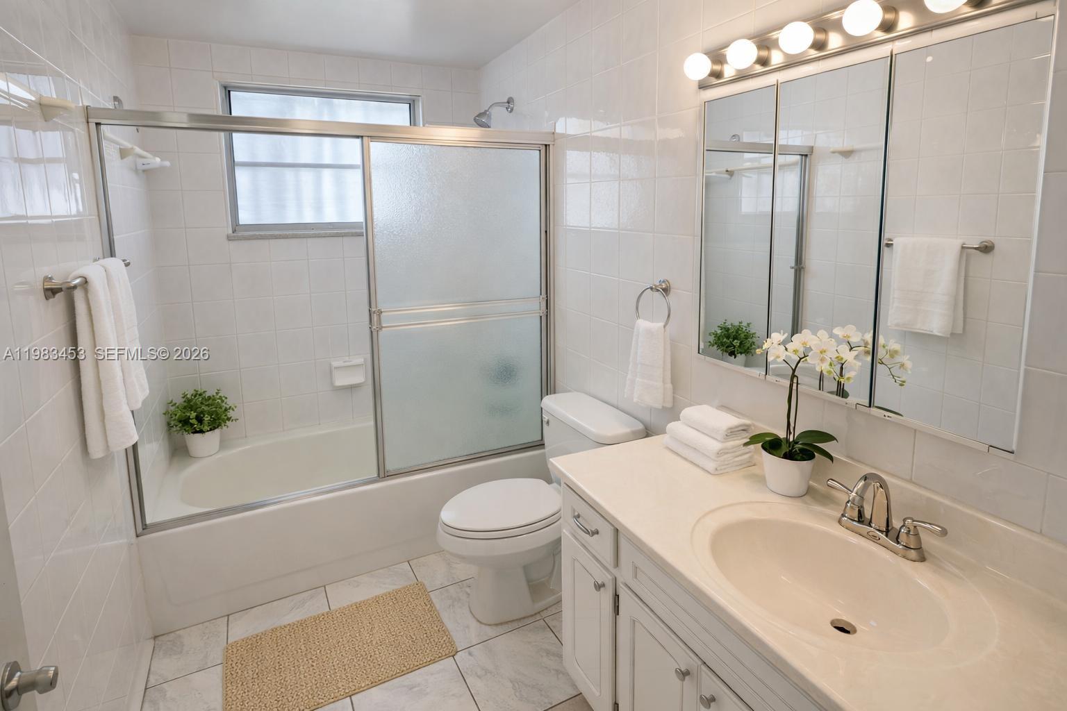 1630 West 46th Street, Unit 514B Hialeah, FL 33012 - Photo 13 of 22 Second bathroom