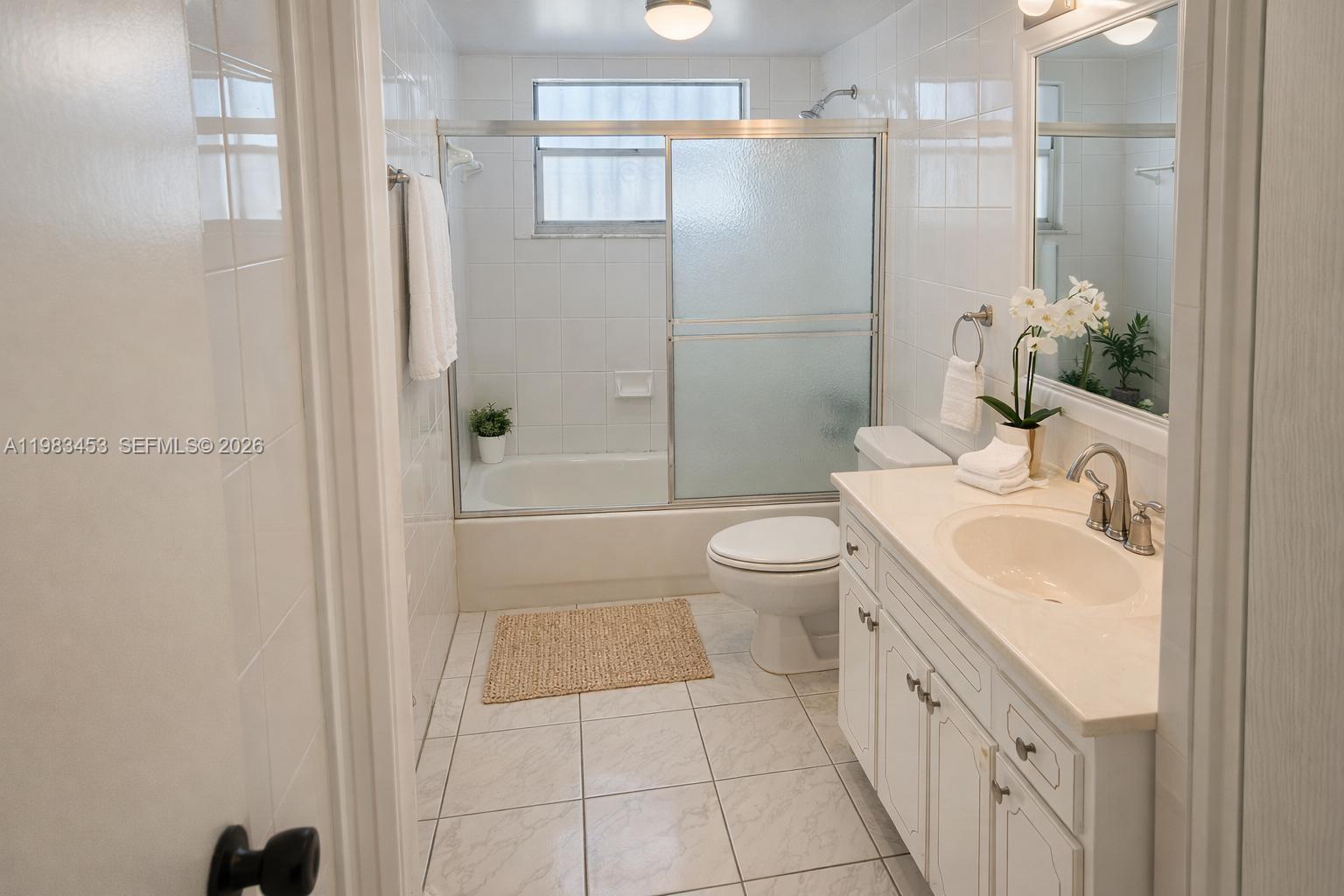 1630 West 46th Street, Unit 514B Hialeah, FL 33012 - Photo 14 of 22 Second bathroom
