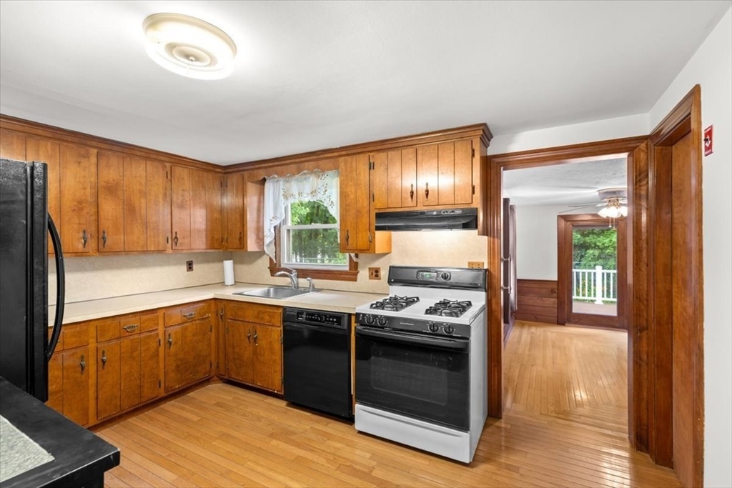 2 Margaret Road Foxboro, MA 02035 - Photo 7 of 29